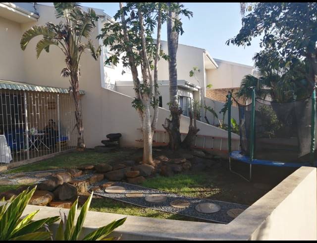 3 bed property to rent in BEACONHURST